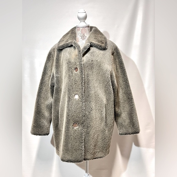 Bernardo Jackets & Blazers - BERNARDO Taupe‎ faux fur Teddy jacket size L.
